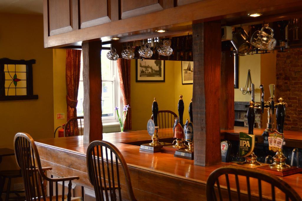 The Crown Inn Hotel لونغ ميلفورد المظهر الخارجي الصورة