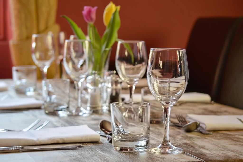 The Crown Inn Hotel لونغ ميلفورد المظهر الخارجي الصورة