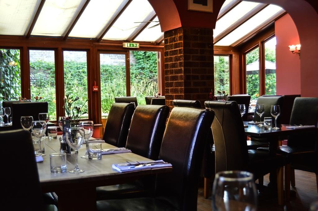 The Crown Inn Hotel لونغ ميلفورد المظهر الخارجي الصورة